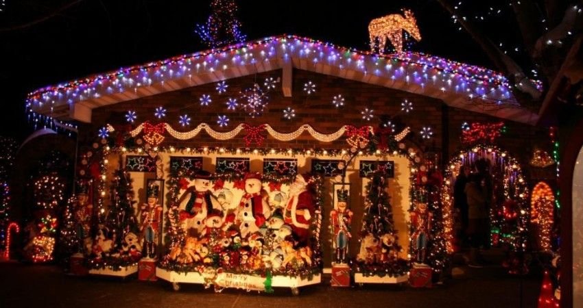 Holiday Lighting Ideas Inspired by Your Favourite Christmas Movies