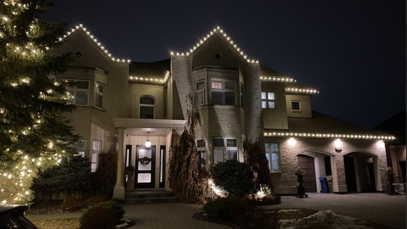 8 Holiday Lighting Tricks to Save You Money